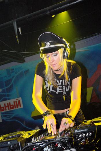 DVJ BAZUKA - богиня electro 2010 mix